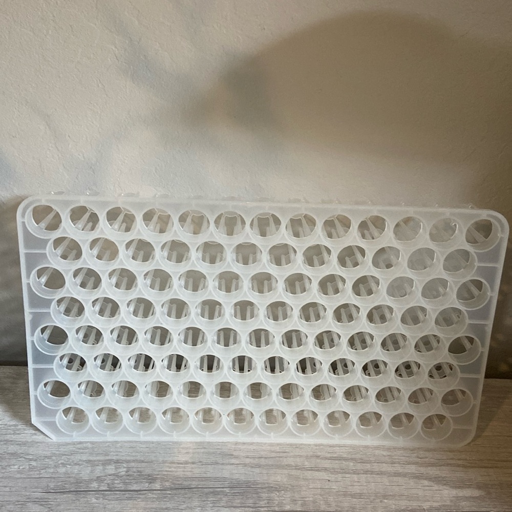 Clear holder for thread